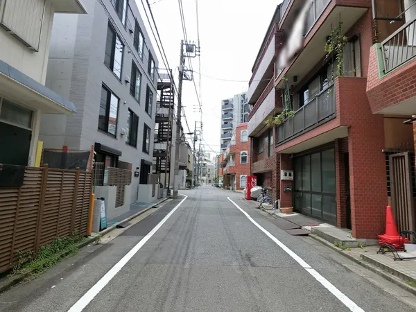 前面道路を含む外観