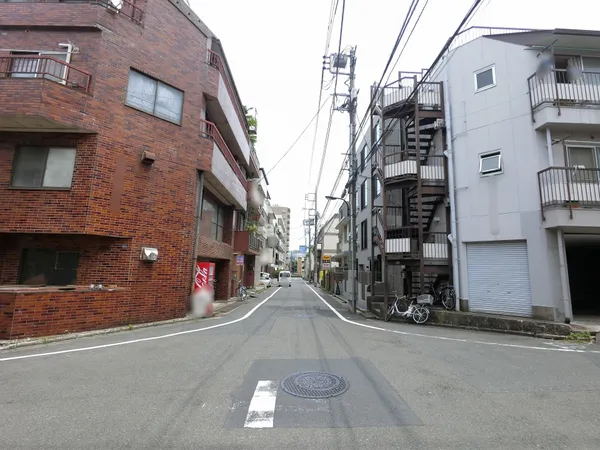前面道路を含む外観