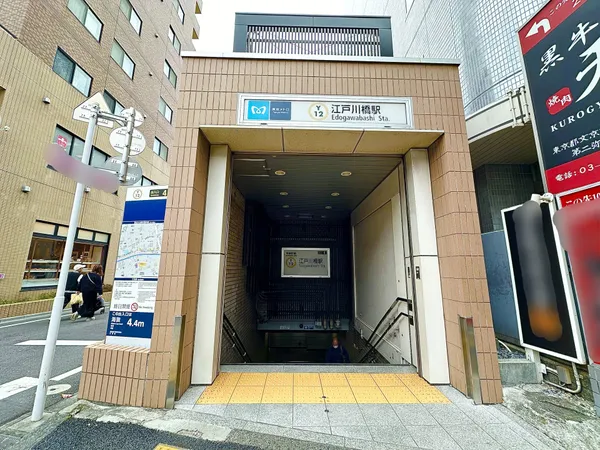 徒歩９分。