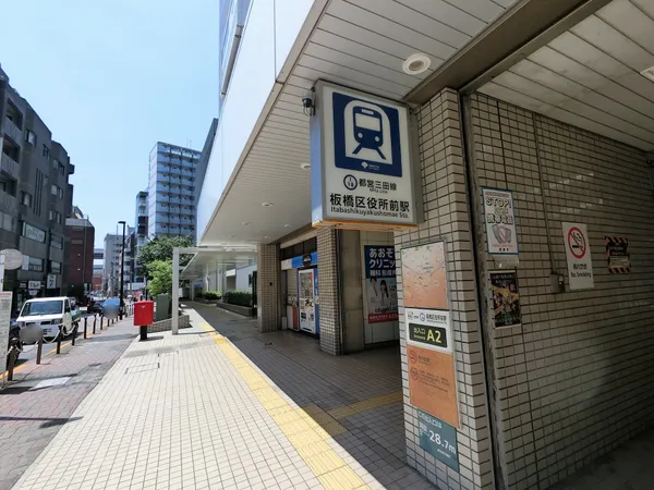 徒歩６分。