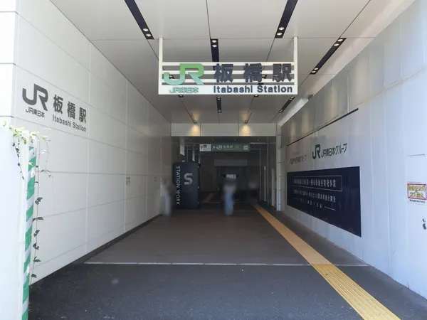 徒歩１０分。
