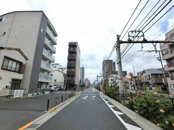 前面道路含む外観