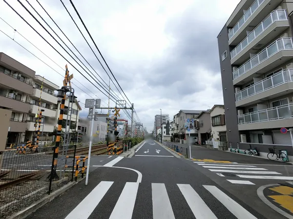 前面道路含む外観