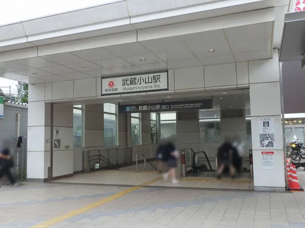 徒歩１５分。