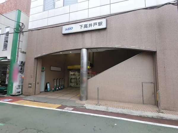 徒歩７分。