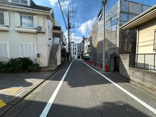 前面道路含む外観