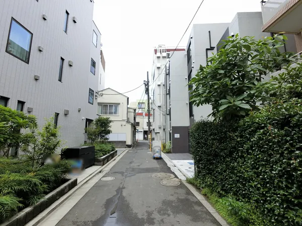 前面道路含む外観