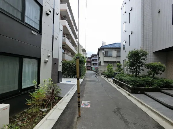 前面道路含む外観
