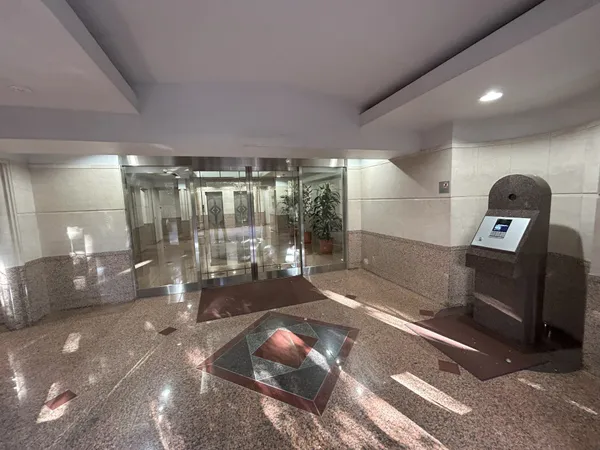 エントランスホール