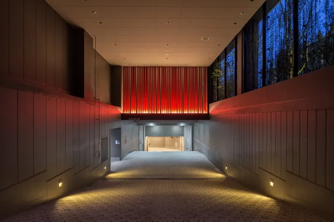 駐車場アプローチ