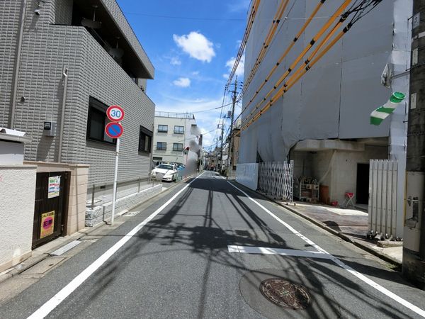 前面道路含む外観