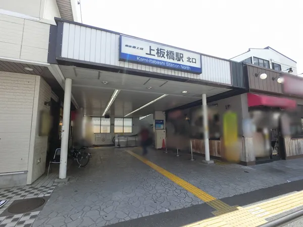 徒歩5分。