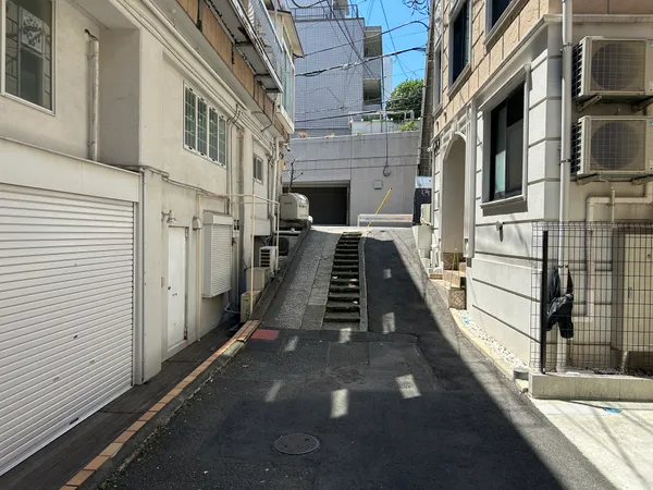 前面道路含む外観