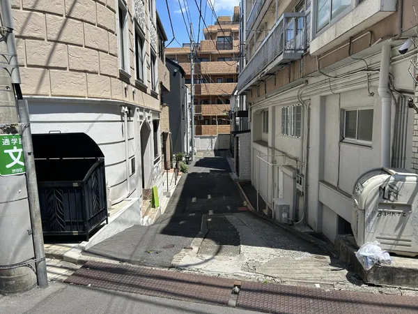 前面道路含む外観