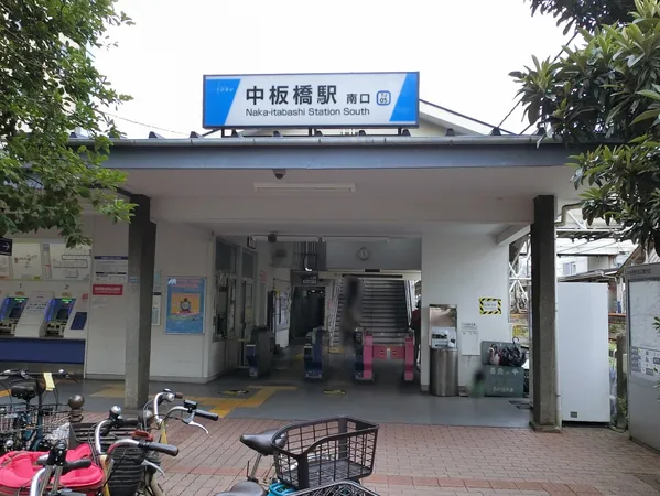 徒歩７分。
