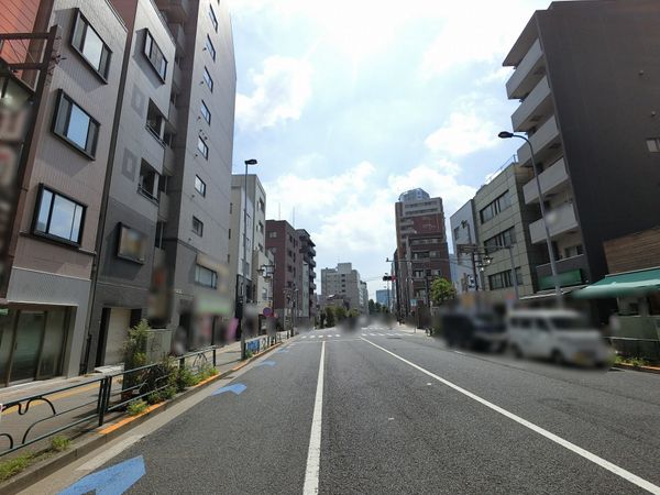 前面道路含む外観