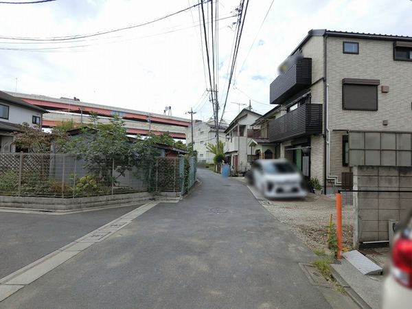 前面道路含む外観