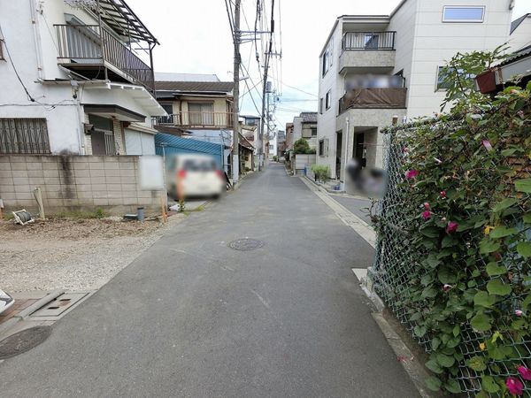 前面道路含む外観