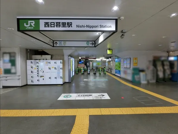 徒歩10分。
