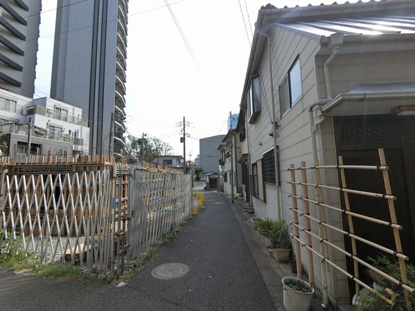 前面道路含む外観