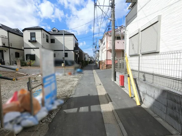前面道路（令和7年10月撮影）