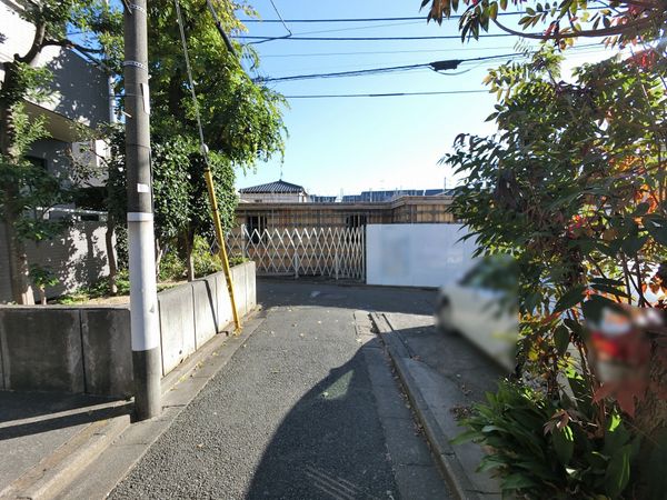 世田谷区赤堤4丁目新築レジ 前面道路含む外観