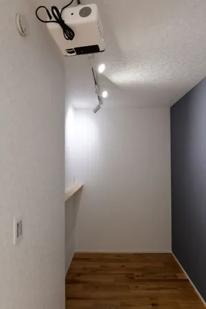 室内（302号室）