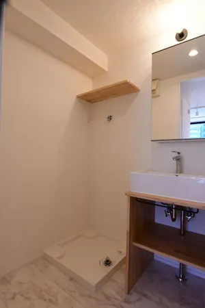 室内（302号室）