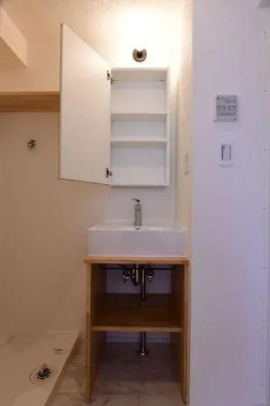 室内（302号室）