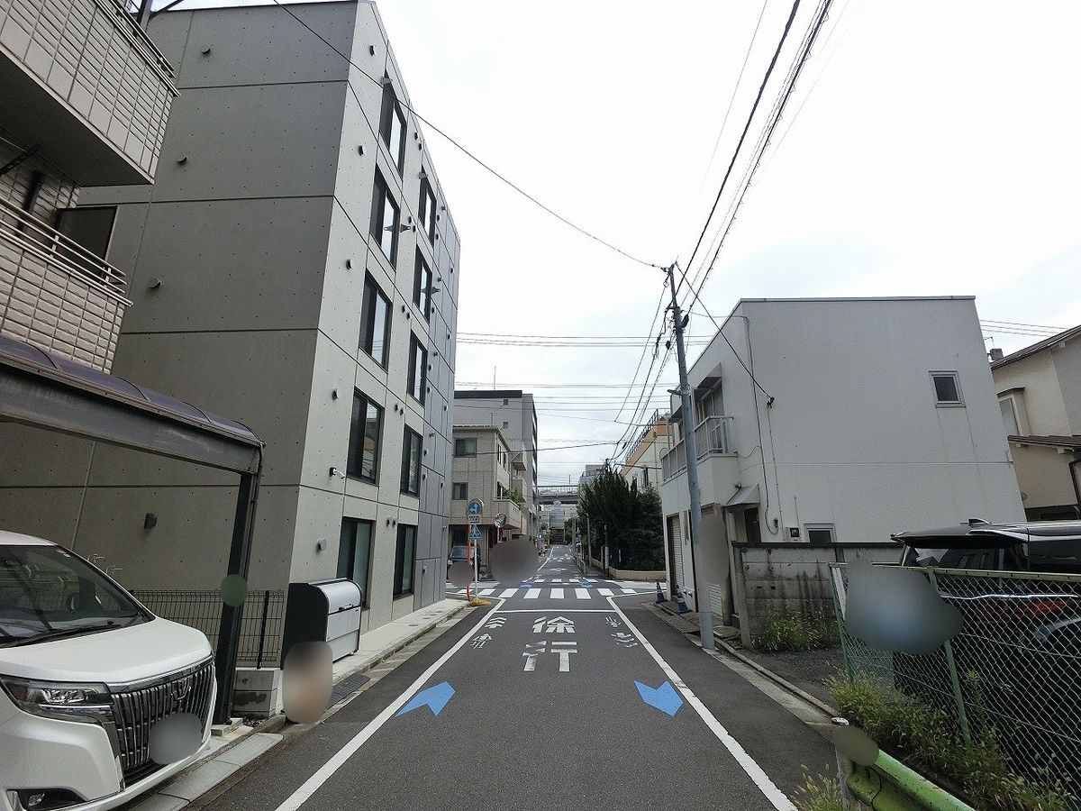 前面道路含む外観