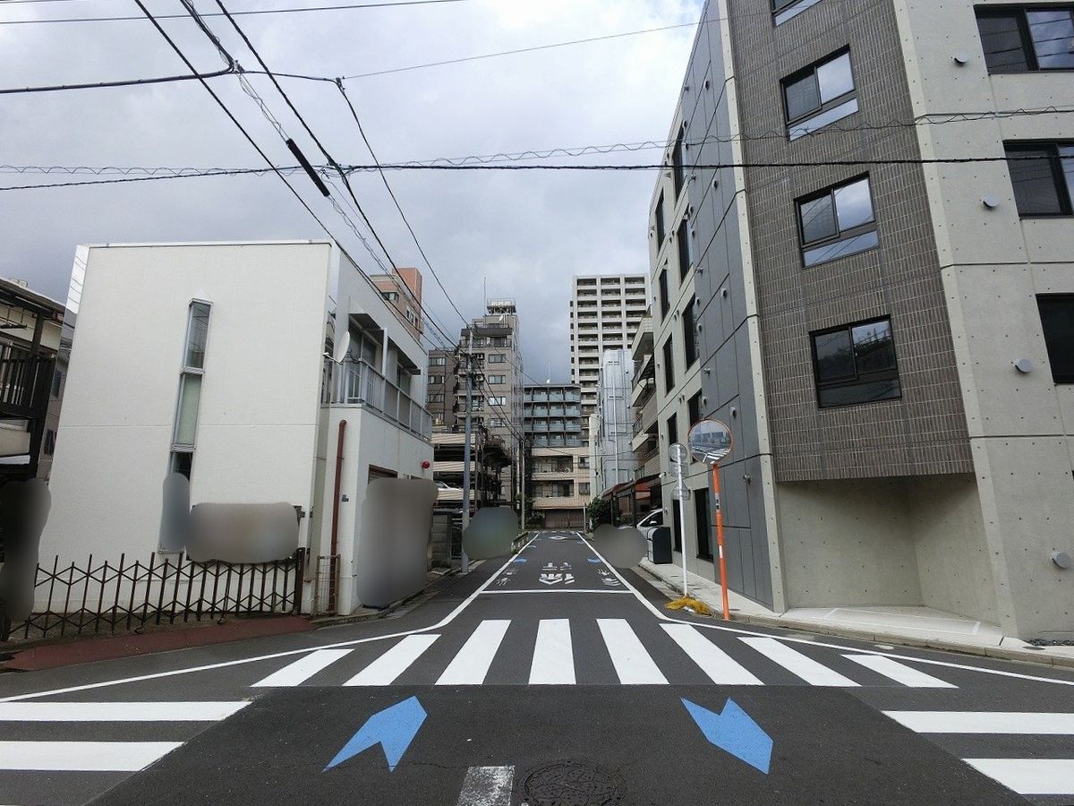 前面道路含む外観