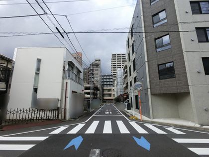 前面道路含む外観