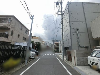 前面道路含む外観