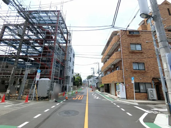 前面道路（令和６年８月撮影）