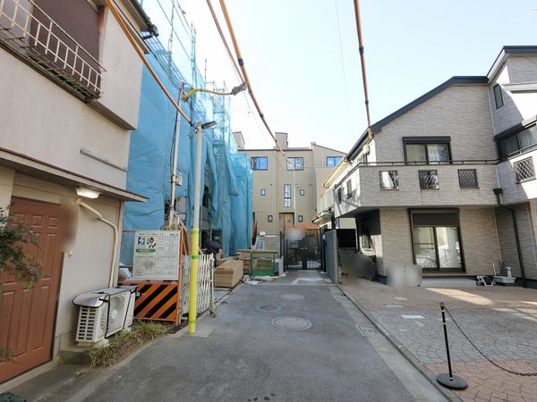 文京区本駒込一丁目マンション 前面道路含む外観 文京区本駒込一丁目マンション 前面道路含む外観