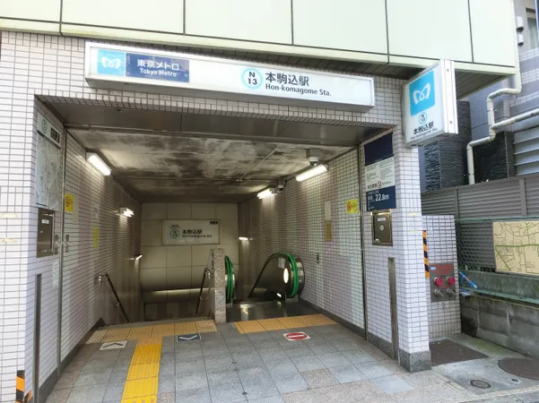 徒歩５分。