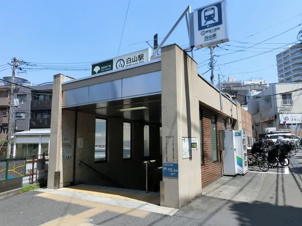 徒歩１０分。