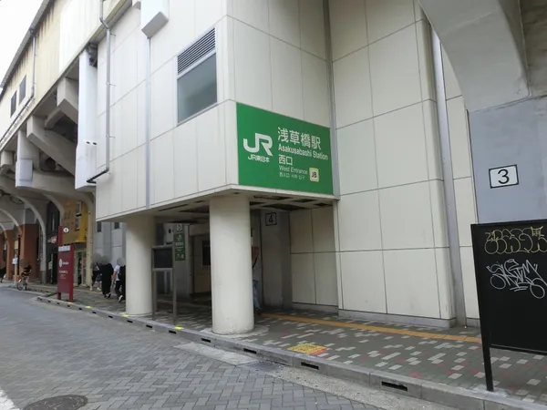 徒歩４分。