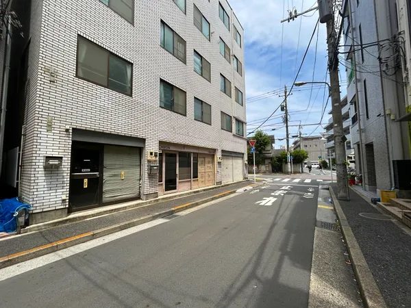 前面道路含む外観
