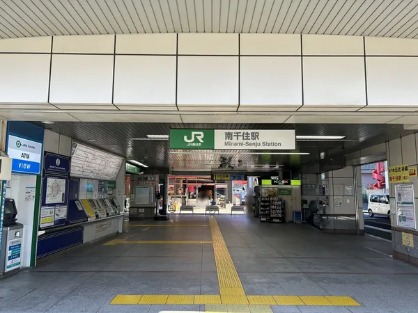 徒歩９分。