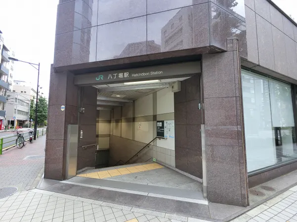 徒歩７分。