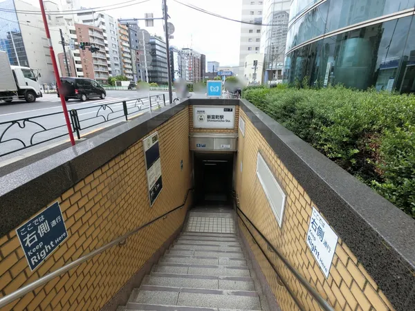 徒歩７分。