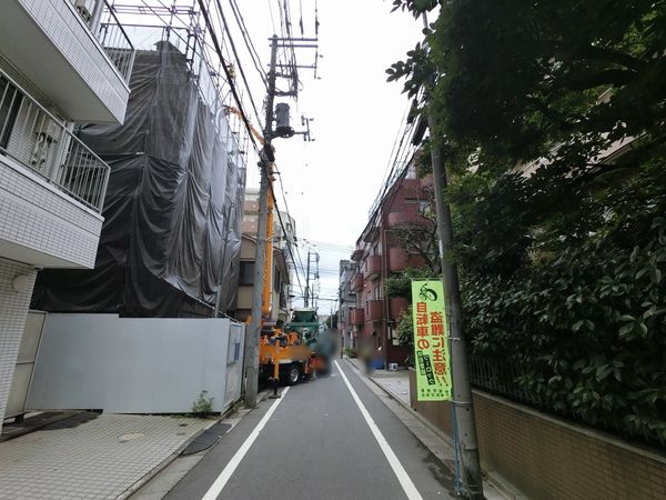 前面道路含む外観