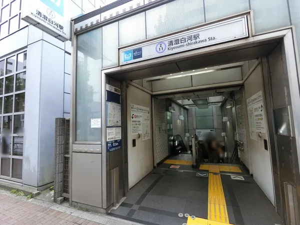 徒歩１０分。