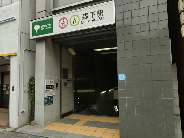 徒歩１０分。
