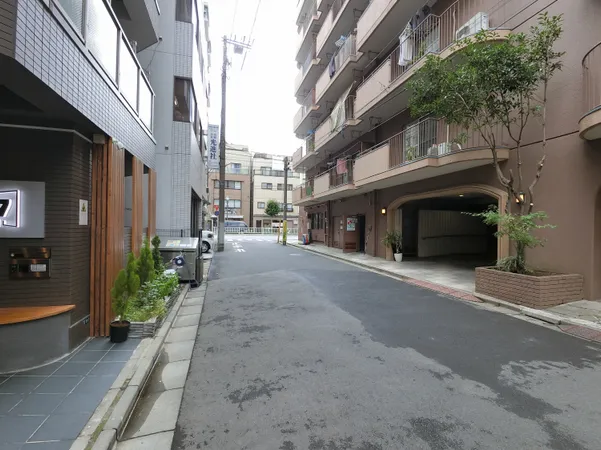 前面道路含む外観