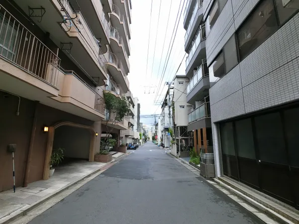 前面道路含む外観