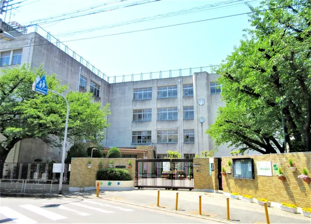 徒歩7分。