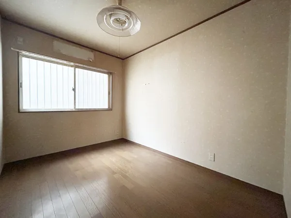 1階　洋室約5.5帖