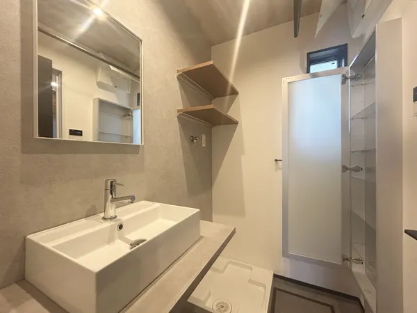 お洒落な洗面室は朝の身支度も楽しくなりそうです♪